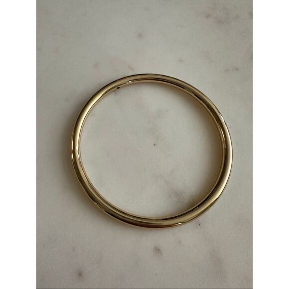 Sleek gold color bangle bracelet - Picture 2 of 2